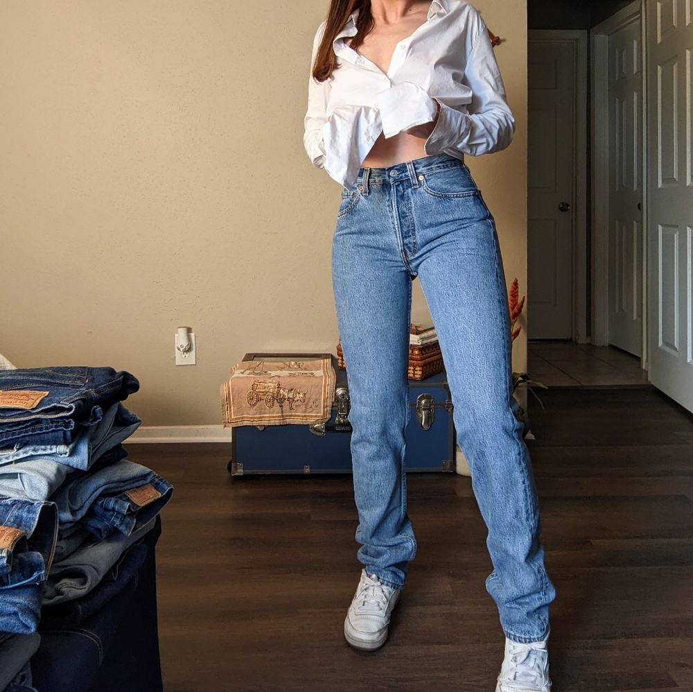 Levi's Vintage 501 Straight Leg Jeans 90s - Picture 2 of 16